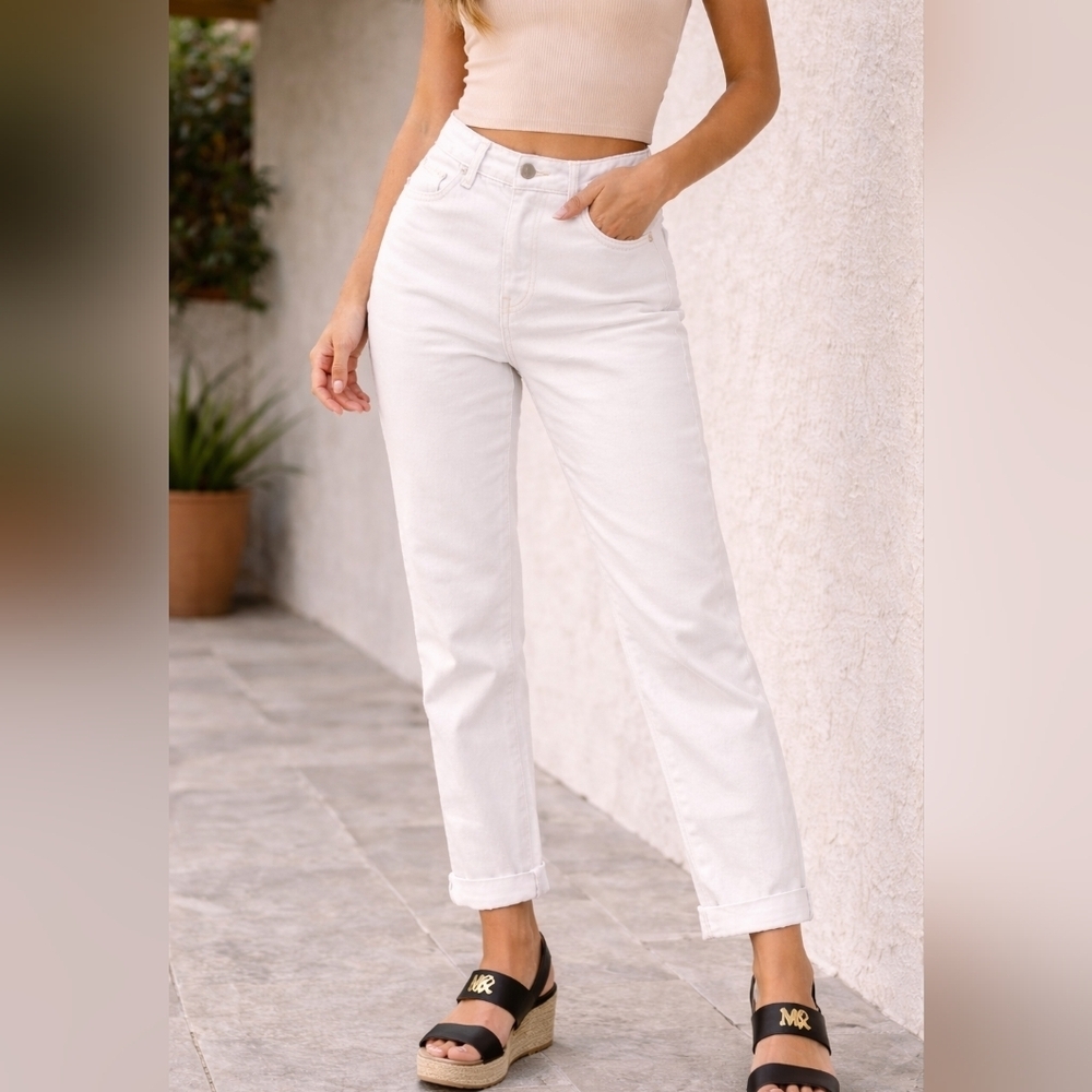 Judy Blue white boyfriend jeans in size 24.Relaxed boyfriend fit with cuffed hem